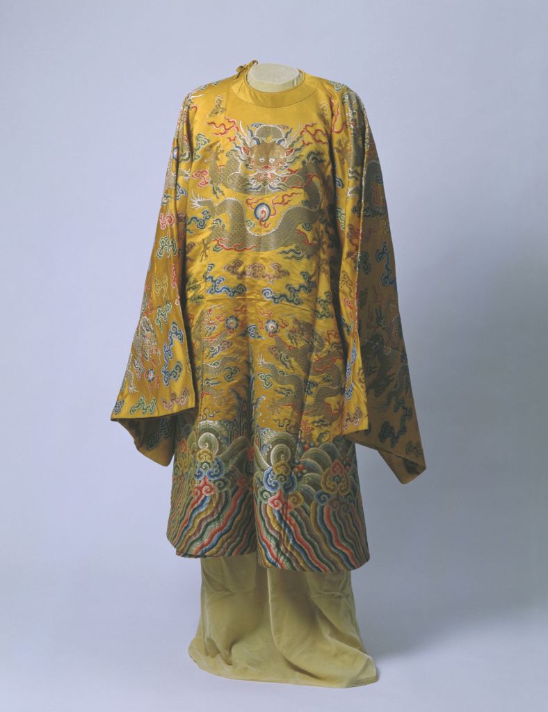 图片[2]-Bright Yellow Cloud Golden Dragon Pattern Makeup Satin Male Python-China Archive